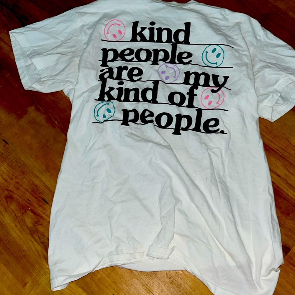 The shirt brand is gildan and the size is medium